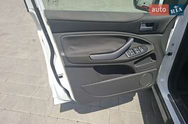 Внедорожник / Кроссовер Ford Kuga 2012 в 