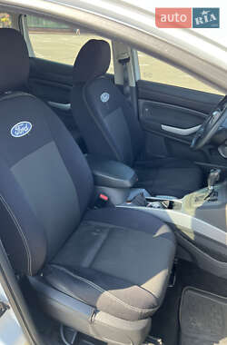 Внедорожник / Кроссовер Ford Kuga 2010 в 