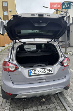 Внедорожник / Кроссовер Ford Kuga 2012 в 