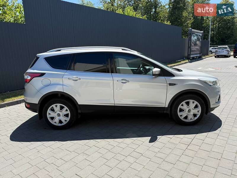 Внедорожник / Кроссовер Ford Kuga 2019 в Ивано-Франковске