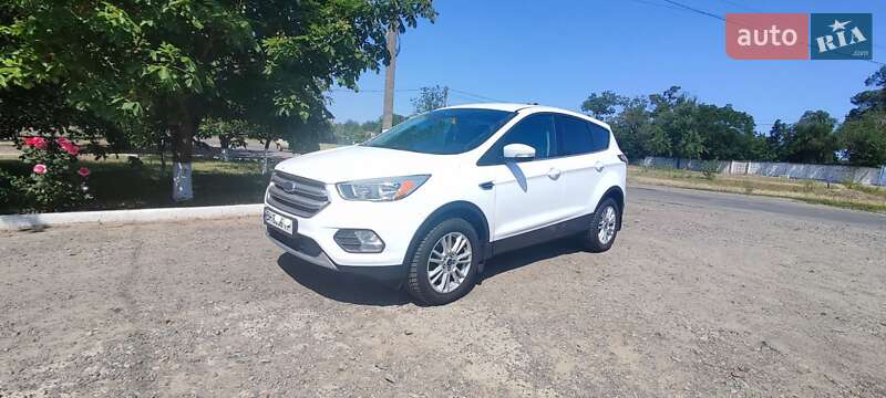 Внедорожник / Кроссовер Ford Kuga 2017 в Болграде