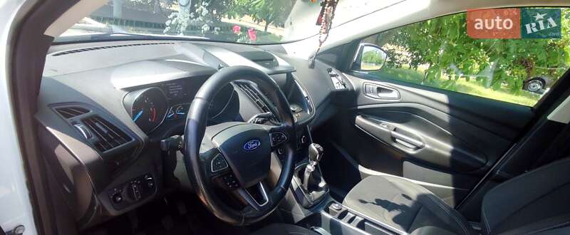 Внедорожник / Кроссовер Ford Kuga 2017 в Болграде
