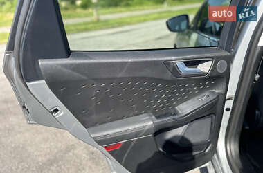 Внедорожник / Кроссовер Ford Kuga 2021 в 