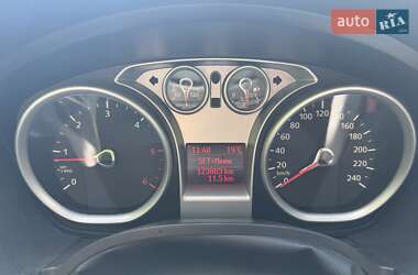 Внедорожник / Кроссовер Ford Kuga 2012 в 