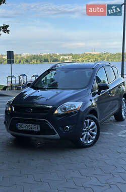 Позашляховик / Кросовер Ford Kuga 2011 в 