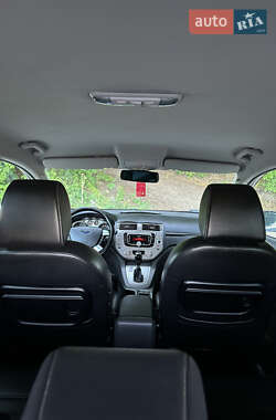 Позашляховик / Кросовер Ford Kuga 2011 в 