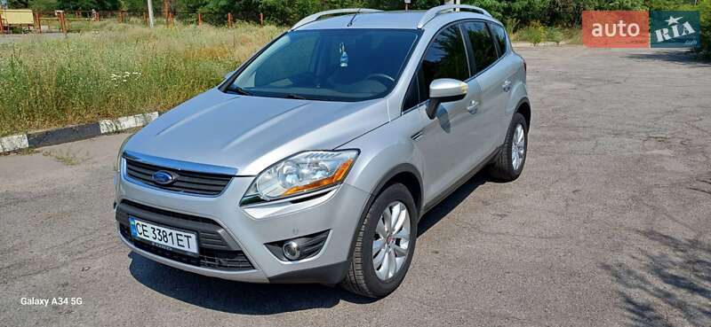 Внедорожник / Кроссовер Ford Kuga 2010 в Каменском