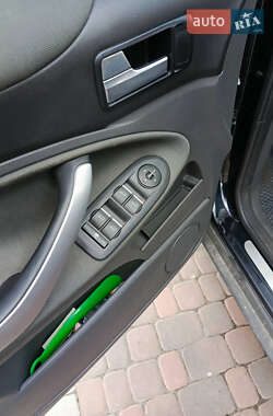 Внедорожник / Кроссовер Ford Kuga 2012 в 