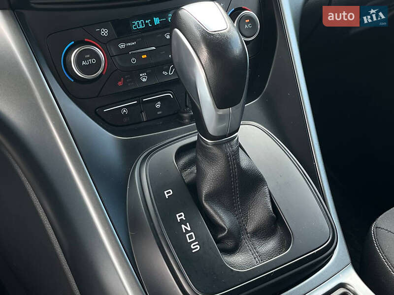 Внедорожник / Кроссовер Ford Kuga 2017 в Львове