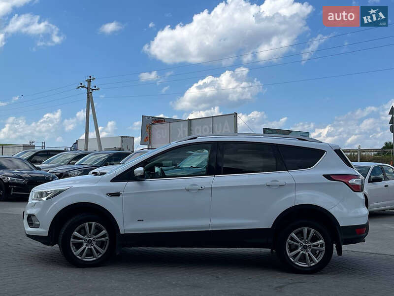 Внедорожник / Кроссовер Ford Kuga 2017 в Львове