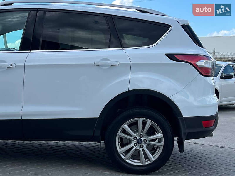 Внедорожник / Кроссовер Ford Kuga 2017 в Львове