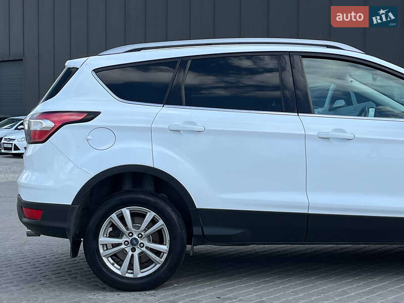 Внедорожник / Кроссовер Ford Kuga 2017 в Львове