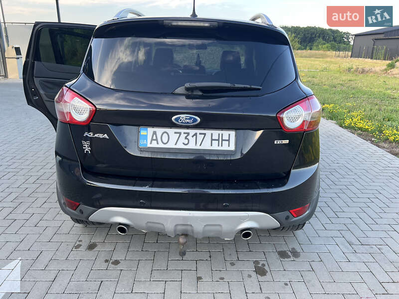 Позашляховик / Кросовер Ford Kuga 2010 в Буштино