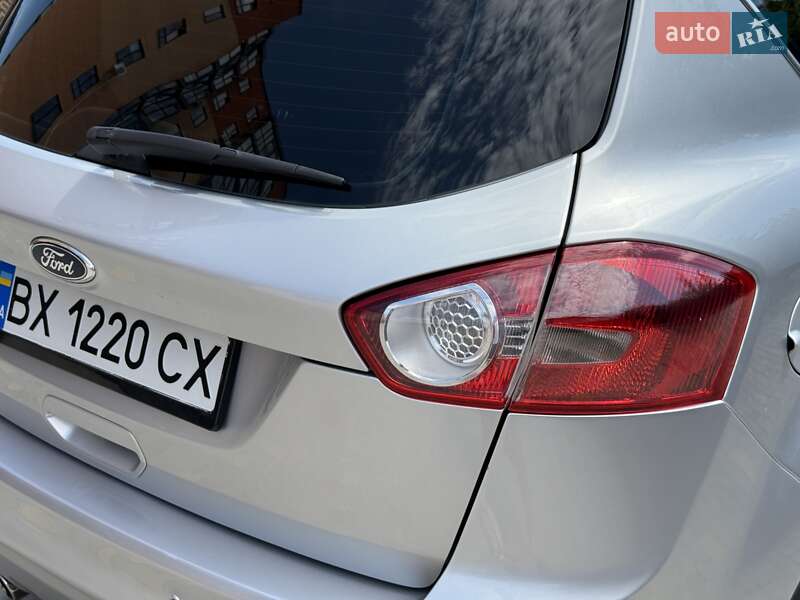 Внедорожник / Кроссовер Ford Kuga 2012 в Каменец-Подольском