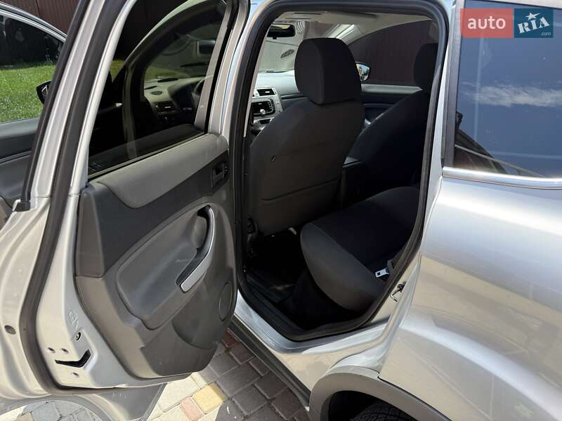 Внедорожник / Кроссовер Ford Kuga 2012 в Каменец-Подольском