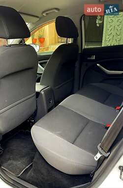 Внедорожник / Кроссовер Ford Kuga 2010 в 