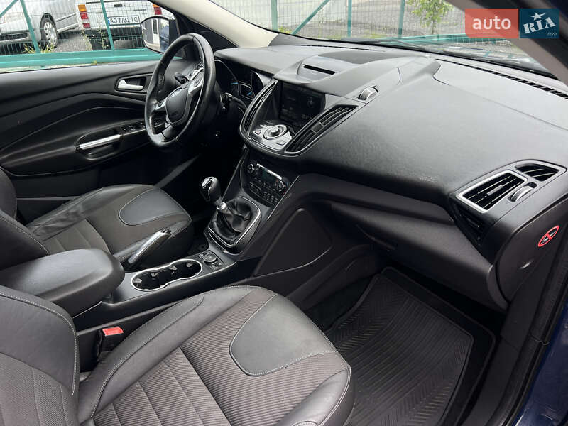 Внедорожник / Кроссовер Ford Kuga 2016 в Ужгороде
