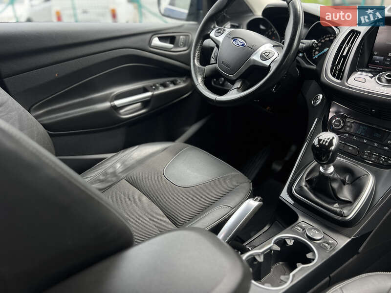 Внедорожник / Кроссовер Ford Kuga 2016 в Ужгороде