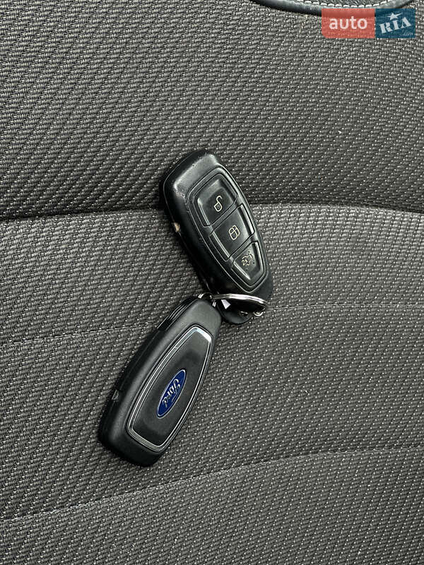 Внедорожник / Кроссовер Ford Kuga 2016 в Ужгороде