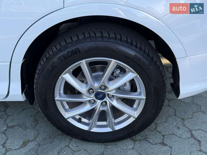 Внедорожник / Кроссовер Ford Kuga 2015 в Дубно