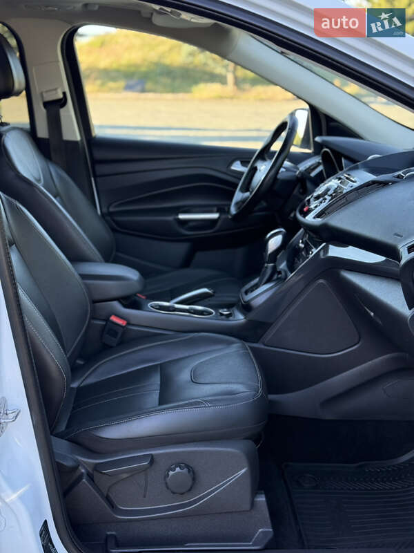 Внедорожник / Кроссовер Ford Kuga 2015 в Дубно