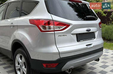 Внедорожник / Кроссовер Ford Kuga 2015 в 