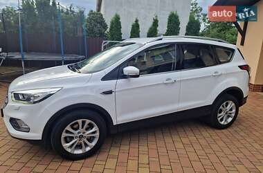 Внедорожник / Кроссовер Ford Kuga 2019 в 