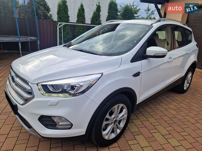 Внедорожник / Кроссовер Ford Kuga 2019 в 