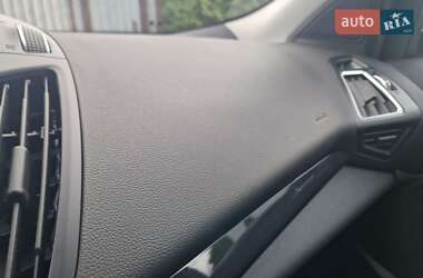 Внедорожник / Кроссовер Ford Kuga 2019 в 