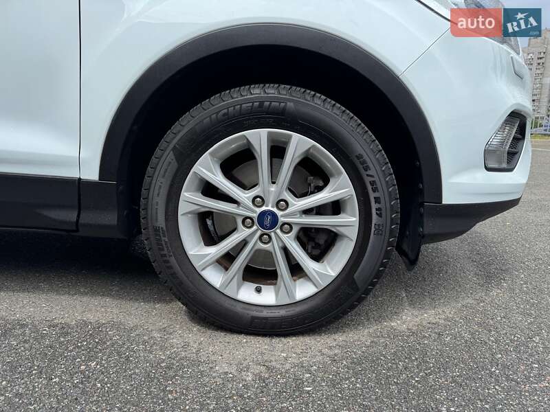 Позашляховик / Кросовер Ford Kuga 2019 в Києві