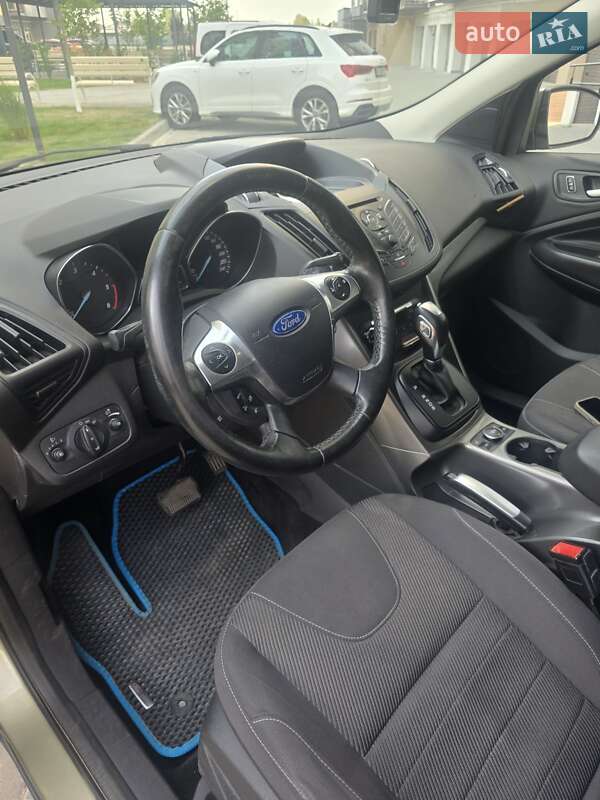 Внедорожник / Кроссовер Ford Kuga 2014 в Днепре