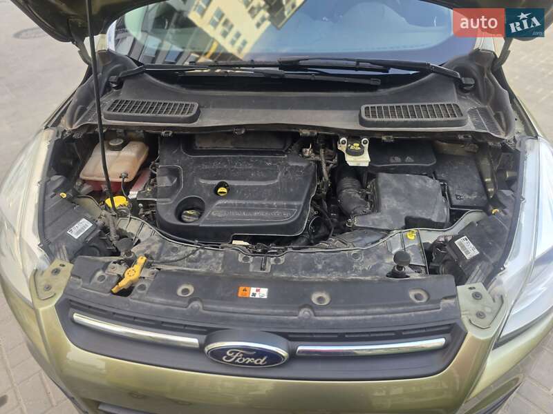 Внедорожник / Кроссовер Ford Kuga 2014 в Днепре