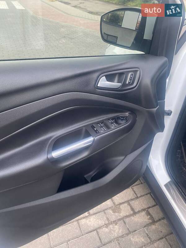 Внедорожник / Кроссовер Ford Kuga 2015 в Белой Церкви