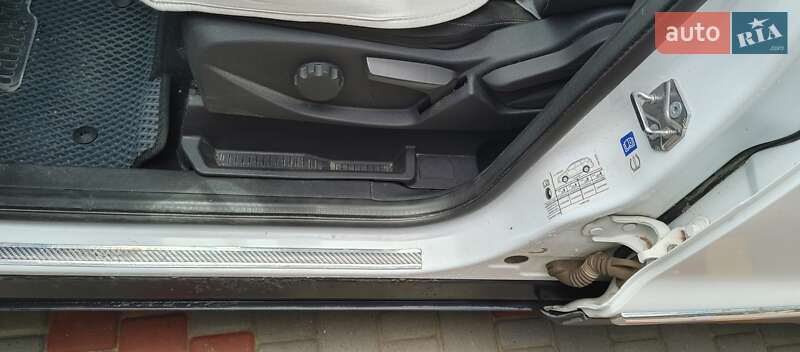 Внедорожник / Кроссовер Ford Kuga 2017 в Каменец-Подольском