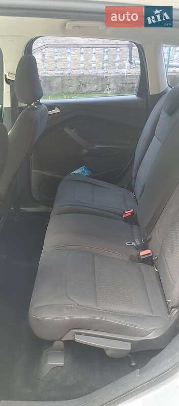 Внедорожник / Кроссовер Ford Kuga 2017 в Каменец-Подольском