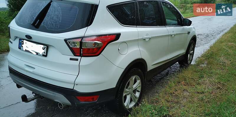 Внедорожник / Кроссовер Ford Kuga 2017 в Каменец-Подольском