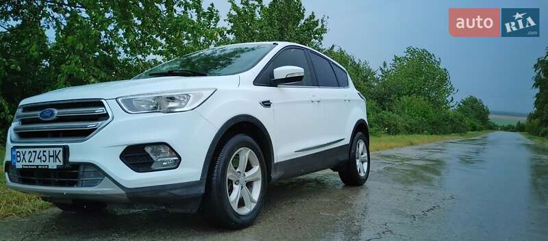 Внедорожник / Кроссовер Ford Kuga 2017 в Каменец-Подольском