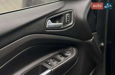 Внедорожник / Кроссовер Ford Kuga 2013 в 