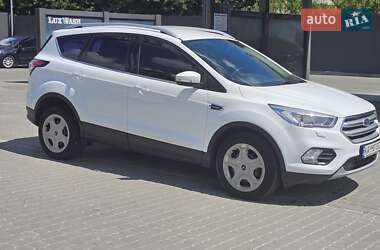 Внедорожник / Кроссовер Ford Kuga 2019 в 