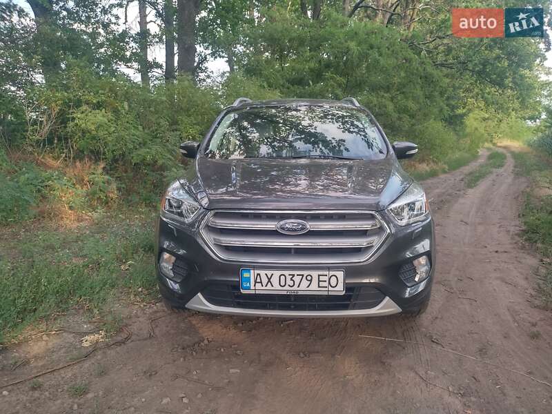 Позашляховик / Кросовер Ford Kuga 2016 в Світловодську