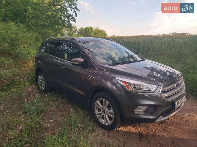 Позашляховик / Кросовер Ford Kuga 2016 в Світловодську