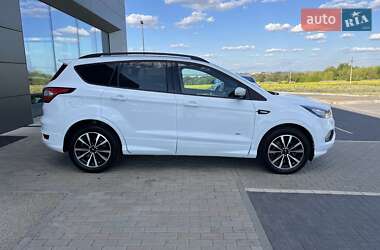 Внедорожник / Кроссовер Ford Kuga 2018 в 