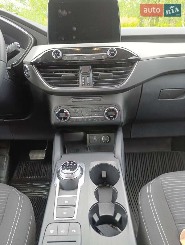 Внедорожник / Кроссовер Ford Kuga 2020 в Львове