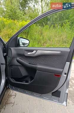 Внедорожник / Кроссовер Ford Kuga 2020 в 