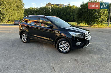 Внедорожник / Кроссовер Ford Kuga 2017 в 