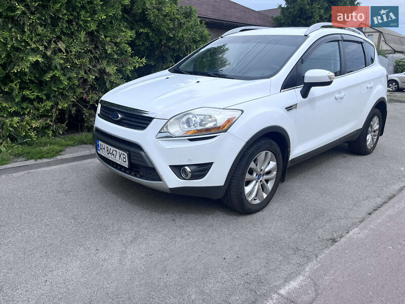 Внедорожник / Кроссовер Ford Kuga 2012 в 