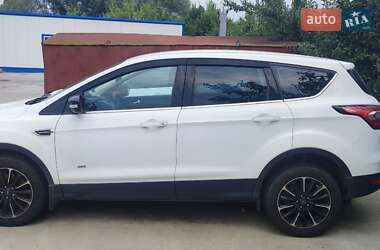 Внедорожник / Кроссовер Ford Kuga 2017 в 