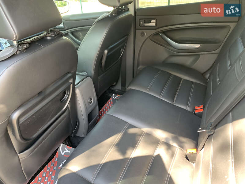 Внедорожник / Кроссовер Ford Kuga 2012 в Киеве