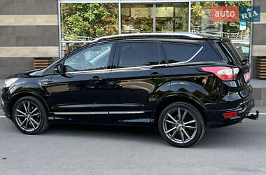 Внедорожник / Кроссовер Ford Kuga 2017 в 