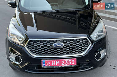 Внедорожник / Кроссовер Ford Kuga 2017 в 